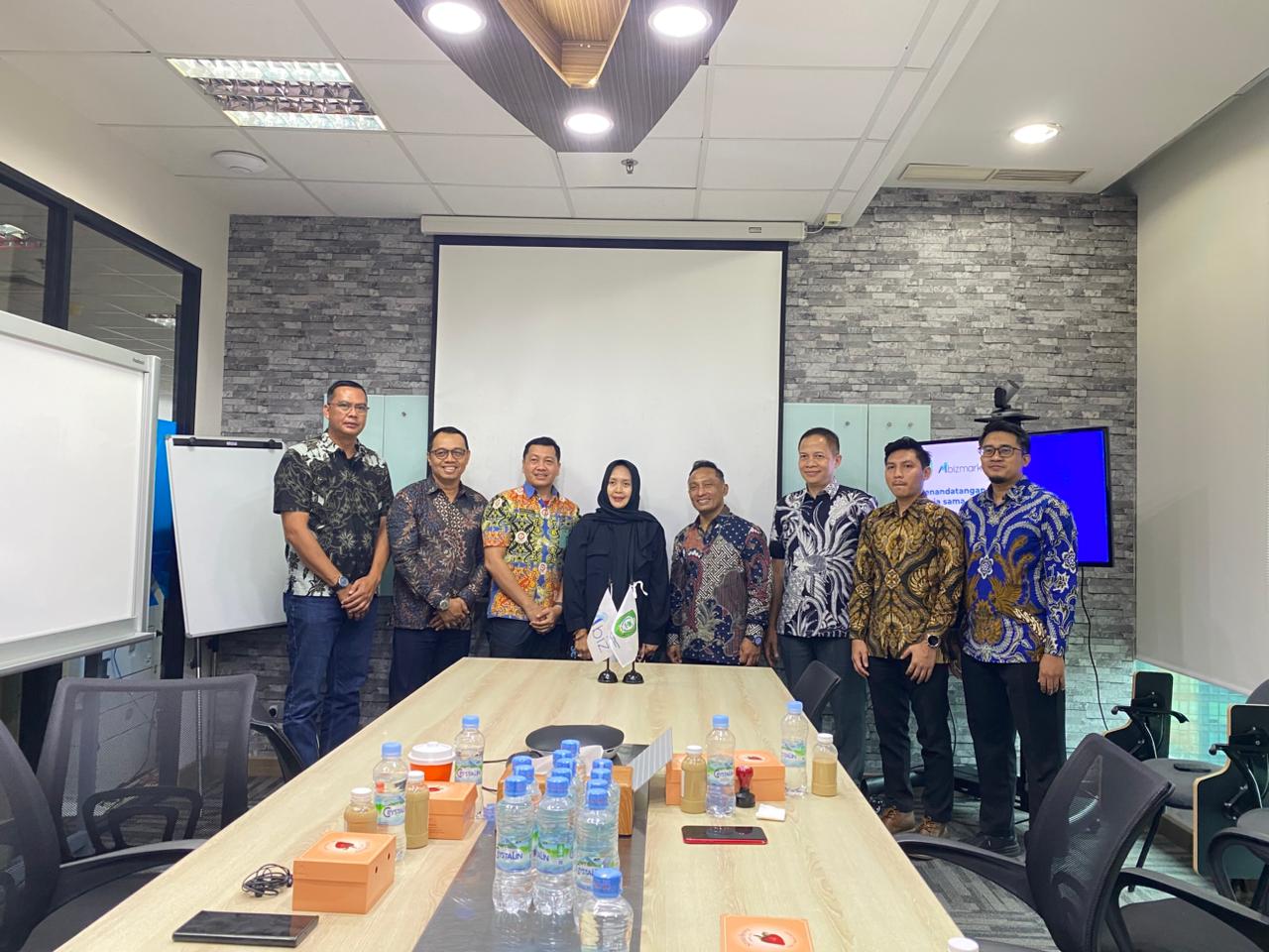 Kabag PBJ Kotim menghadiri undangan resmi dari PT Brilliant Ecommerce Berjaya (Mbizmarket)