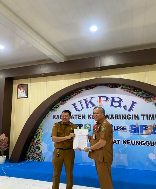 Penyerahan Secara Simbolis SK UKPBJ Kotim Tahun 2026